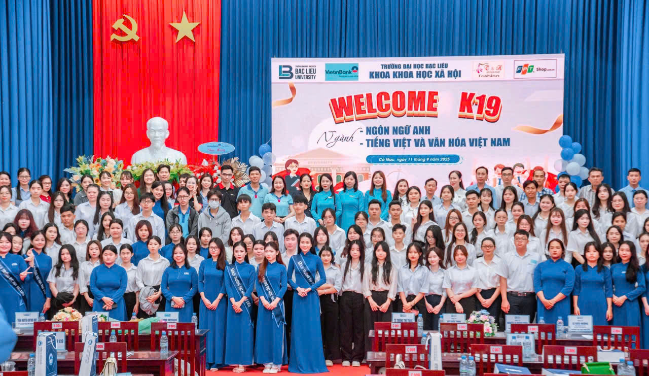 KHOA KHOA HỌC XÃ HỘI CHÀO ĐÓN TÂN SINH VIÊN K19 VÀ TRAO HỌC BỔNG TIẾP SỨC ĐẾN TRƯỜNG